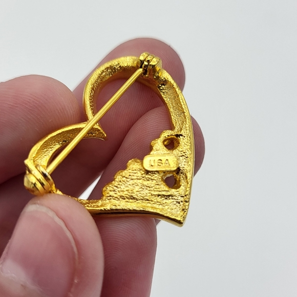 Heart pin made in the USA - Picture 4 of 4